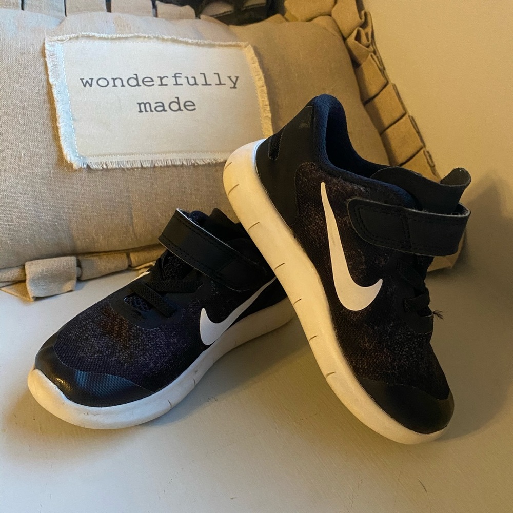 Nike tennis shoes